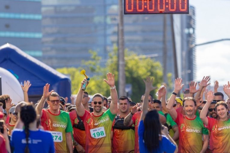 Segunda Corrida do Servidor reúne mais de duas mil pessoas na Orla do Guaíba, em Porto Alegre